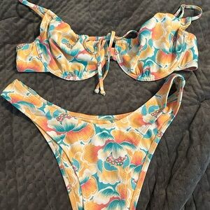 Kulani Kinis Tropical Floral Bikini Set size Lg bottoms, 2XL top